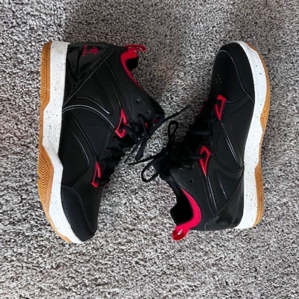 AND1 - Boys Basketball Sneakers NWOT size 6